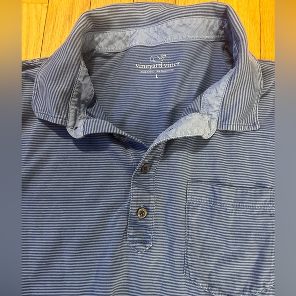 Three Vineyard Vines Men’s Collared Shirts - Picture 3 of 10